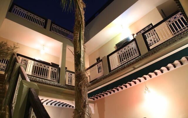 Отель Riad Luzia Марокко, Марракеш - отзывы, цены и фото номеров - забронировать отель Riad Luzia онлайн вид на фасад