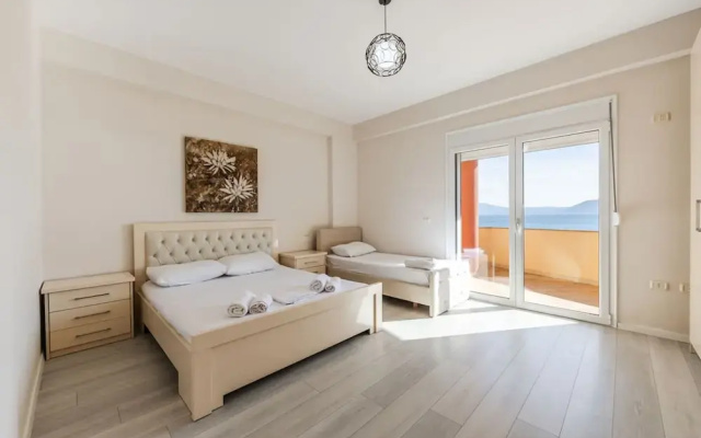 Beachfront Apartment - Near Beach City