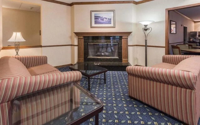 Baymont Inn & Suites Waterford/Burlington Wi