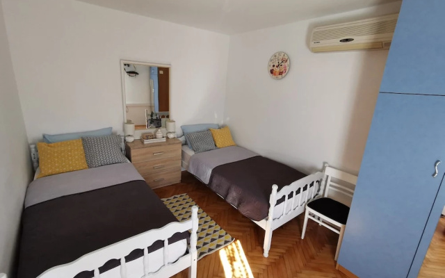 Authentic apt in Stone House, at the top Location