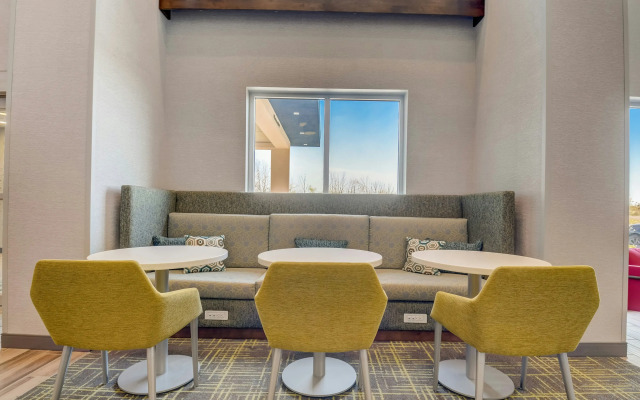 Hampton Inn & Suites Williamstown Ark Encounter