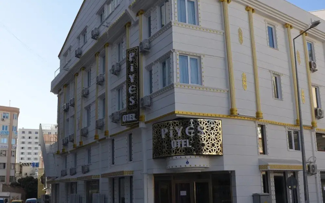 Piyes Otel
