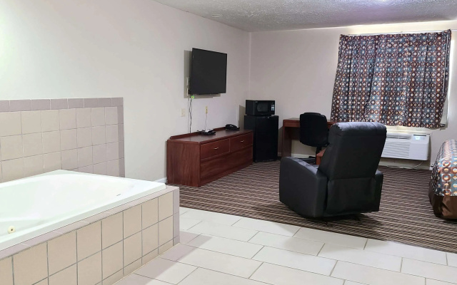 Super 8 by Wyndham Missouri Valley