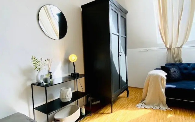 Comfy 3BR Apt With Living Room Balcony