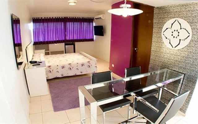 UpFront Hotel Lanville