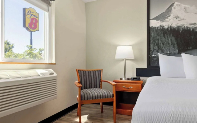 Super 8 by Wyndham Roseburg