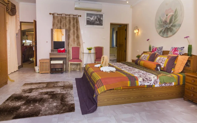 Relaxing Palm Pool Villa