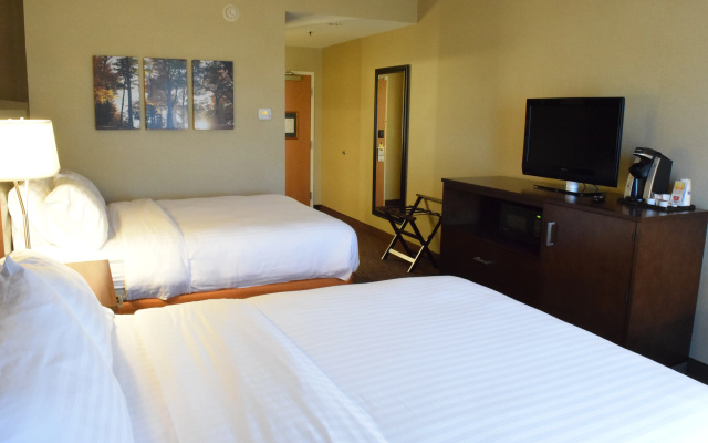 Holiday Inn Express Hotel & Suites Watertown-Thousand Island by IHG