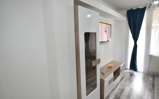 Luxury Mall White P