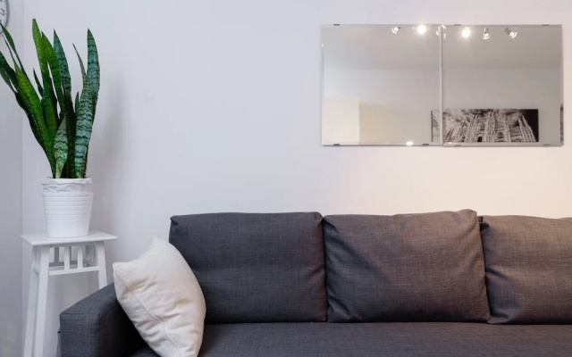Marinas White Apartment