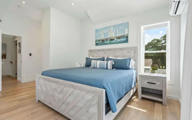 Latitude Adjustment Walk to Beach & Dining!