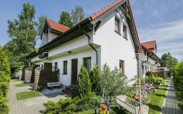Quaint Holiday Home in Gleznowo With Parasol