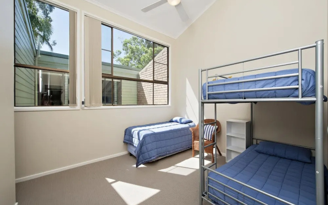 Bay Parklands, 3/2 Gowrie Avenue