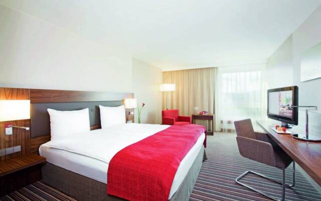 Отель Movenpick Hotel Zuerich-Airport Швейцария, Глаттбруг - 2 отзыва об отеле, цены и фото номеров - забронировать отель Movenpick Hotel Zuerich-Airport онлайн комната для гостей