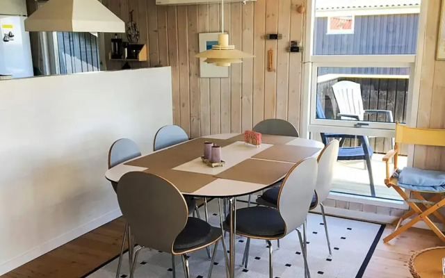 6 Person Holiday Home in Ronde-by Traum