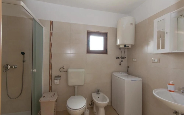 Stunning Home in Liznjan With Wifi and 2 Bedrooms
