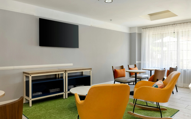 Spark by Hilton Savannah Airport