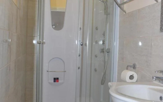 Global Lodge Hotel