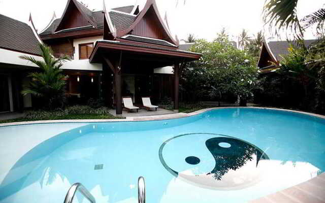 Отель Himmaphan Villa бассейн