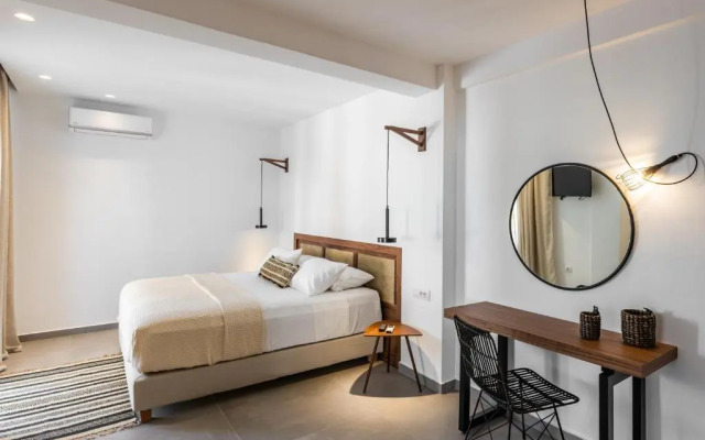 Thira Gold Suites