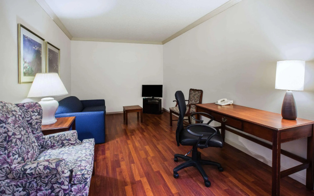 Days Inn by Wyndham Midland