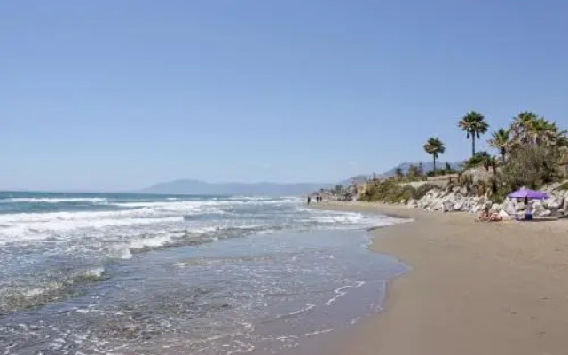 1100 Marbella Beachfront First Line