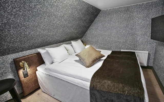 Skara Stadsl, Sure Coll. by Best W.