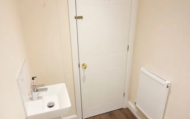 Deluxe City Apartment