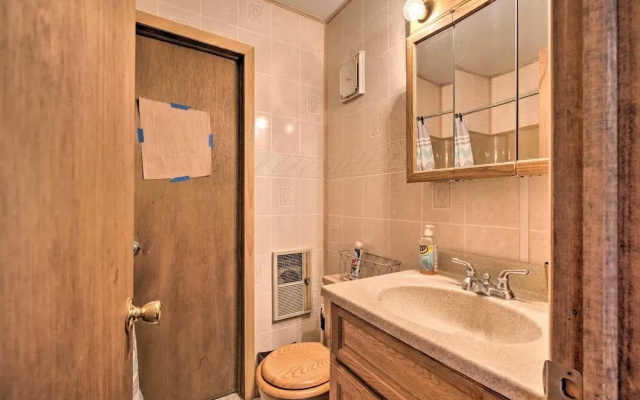 Cozy Lake Ariel Home w/ Community Amenities!