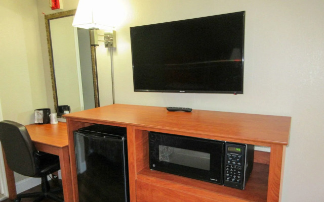 Red Roof Inn & Suites Swansea