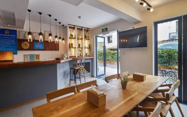T innn · West Lake | Yueshang Yunshe Homestay (Hangzhou Taiziwan Park Branch)