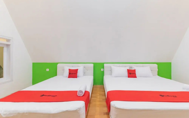 RedDoorz Syariah Plus Near Sukabumi Station