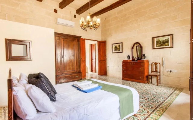 Villayana Gozitan Farmhouse with pool