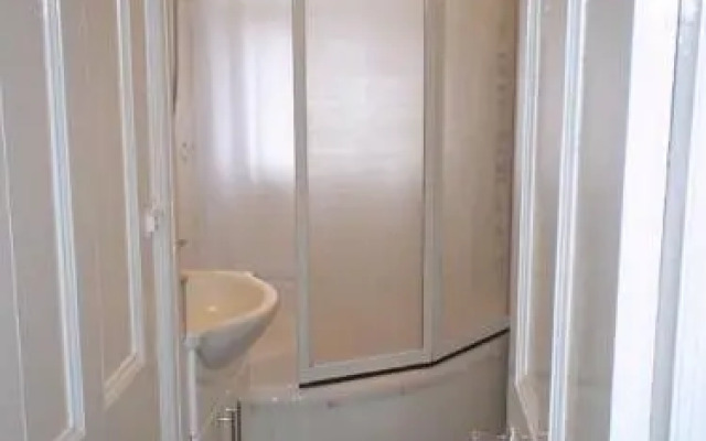 16B Sandy Lane