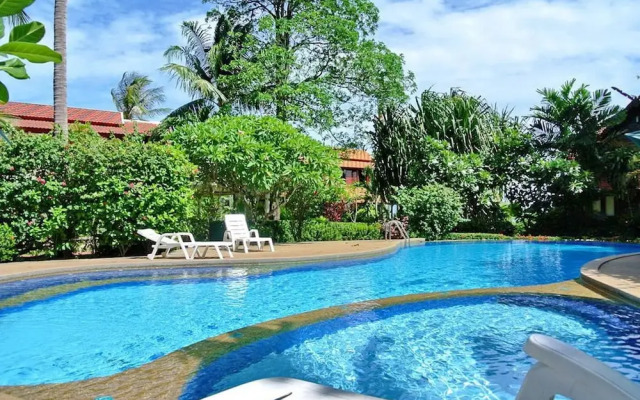 Luxurious Thai-style Villa With a Swimming Pool Just 20 Meters From Beach Access