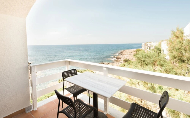 White Sun maisonette overlooking the sea
