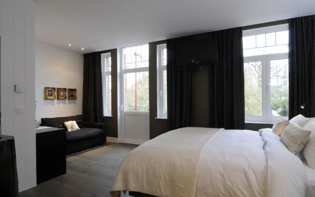 B&B Belrose Luxury