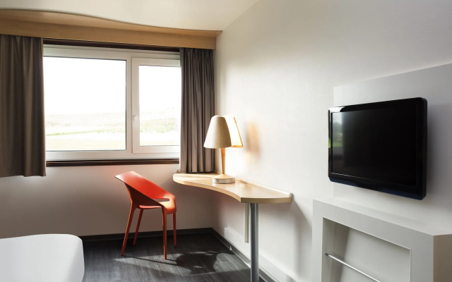 Ibis 3 Lacs Neuchatel Hotel