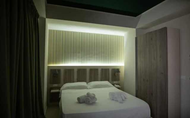 Hotel Cliché