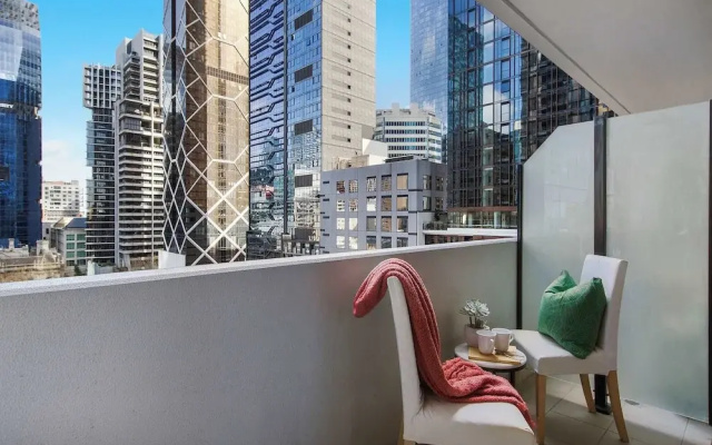 2BR Apt Next to Melbourne Central With City Views