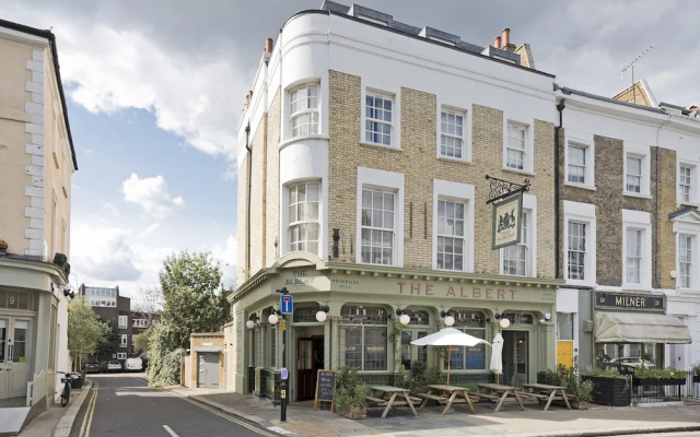 Spacious Lower Ground Studio in Primrose Hill