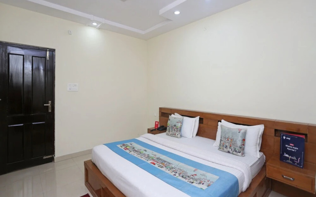 OYO 9565 Hotel New Shiv Murti