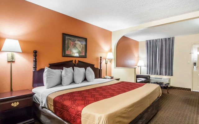 Econo Lodge Inn & Suites