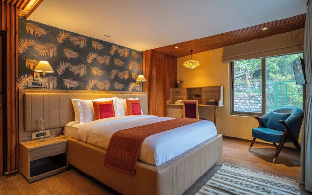 ELIVAAS Blushing Pines Stunning 3 BHK