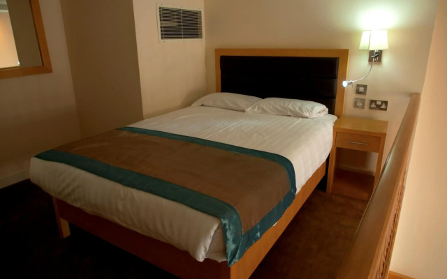 Cromwell Crown Hotel