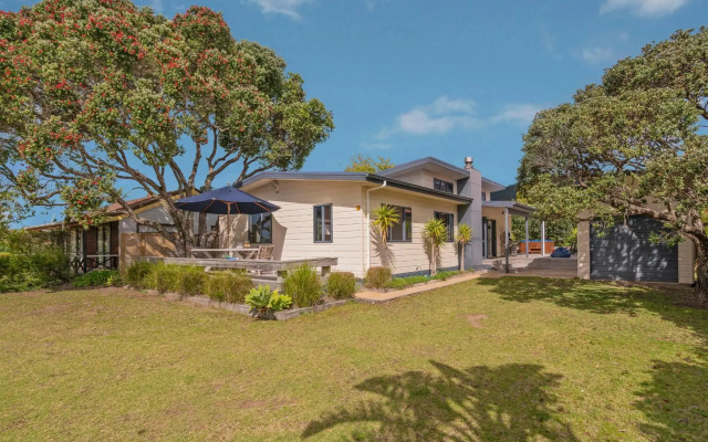 Upsides and Good Vibes - Pauanui Holiday Home