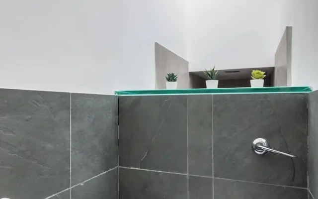 Chic 1BR by Goodge Street Station