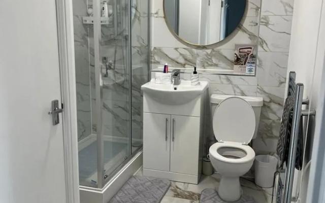 Beautiful 1-bed Apartment in Tipton