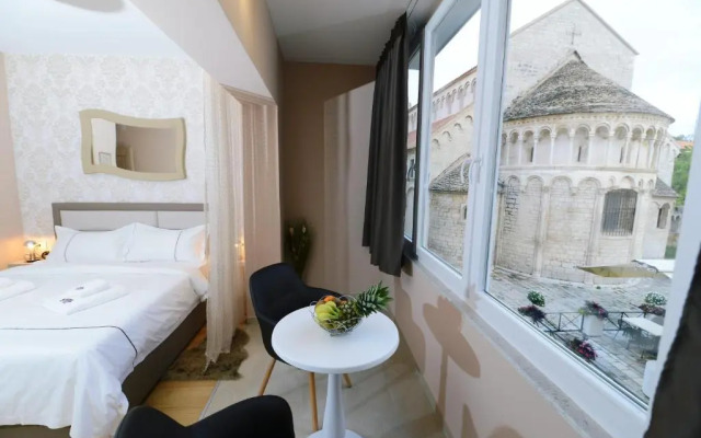 Zoilo Rooms