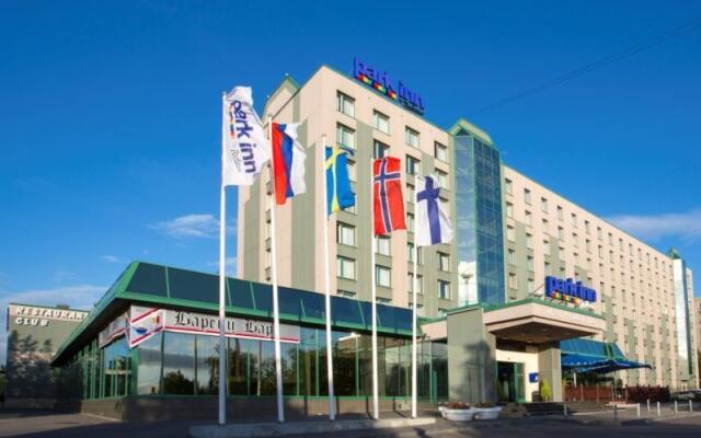 Гостиница Park Inn by Radisson Poliarnie Zori, Murmansk вид на фасад
